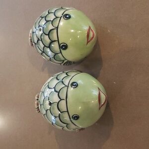 Andrea By Sadek Green and Black Fish Salt and Pepper shaker!!